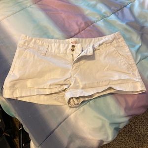 white jean shorts 😍